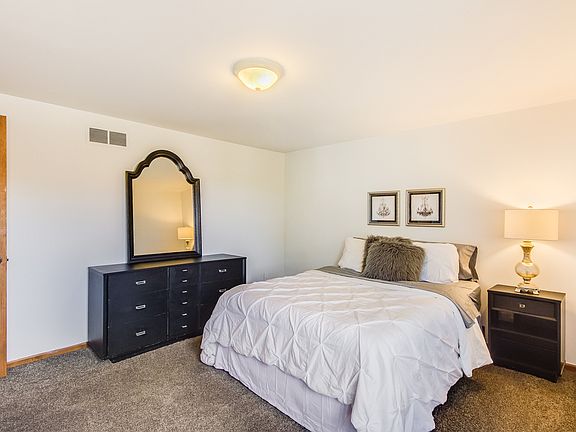 5th image of 18130 Country Club Cir