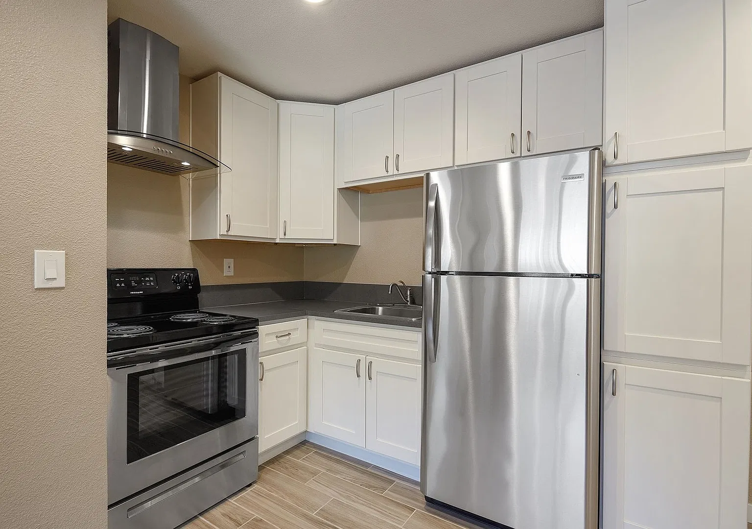 Elm Street Apartments — Photo 3