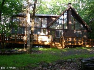 105 Brook Park Ct, Milford, PA 18337