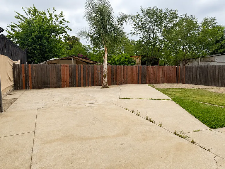 11203 Roswell Ave — Photo 14