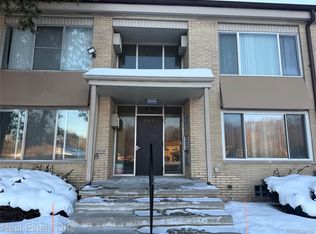 25835 Lahser Rd APT 5, Southfield, MI 48033
