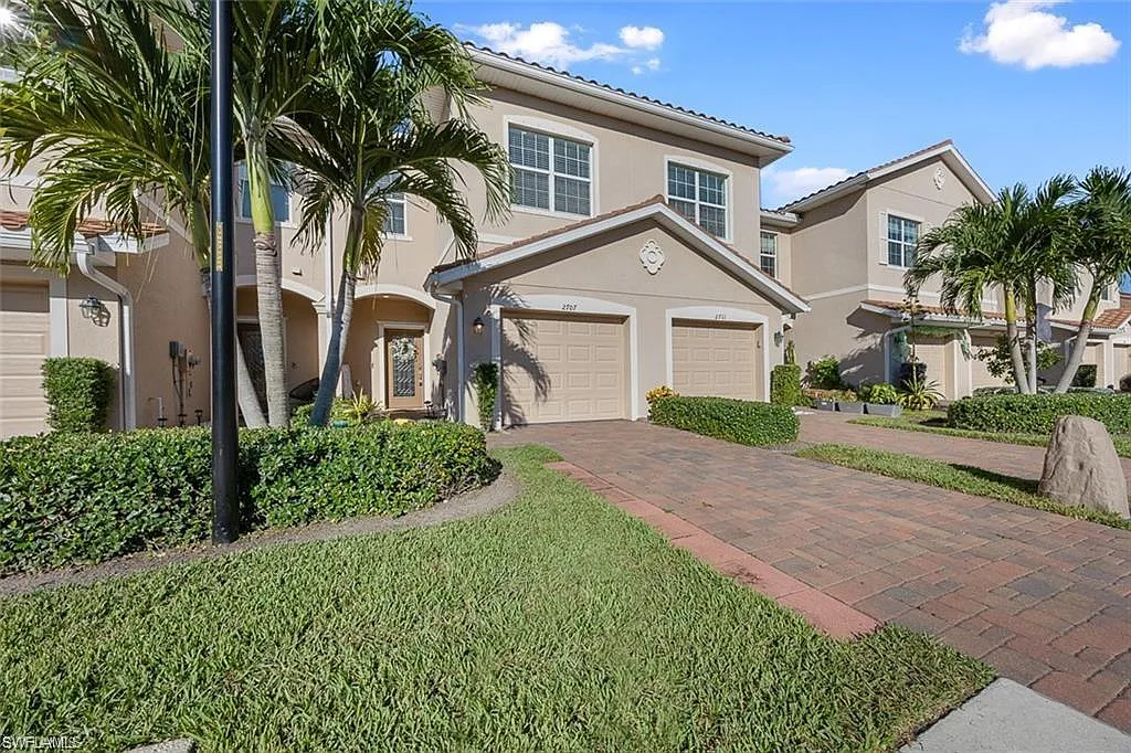 3 bed, 2.5 bath, 1742 sqft, $2,200 — Photo 1