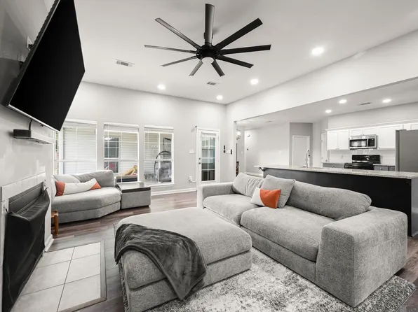 23883 Springhill Dr, Denham Springs, LA 70726