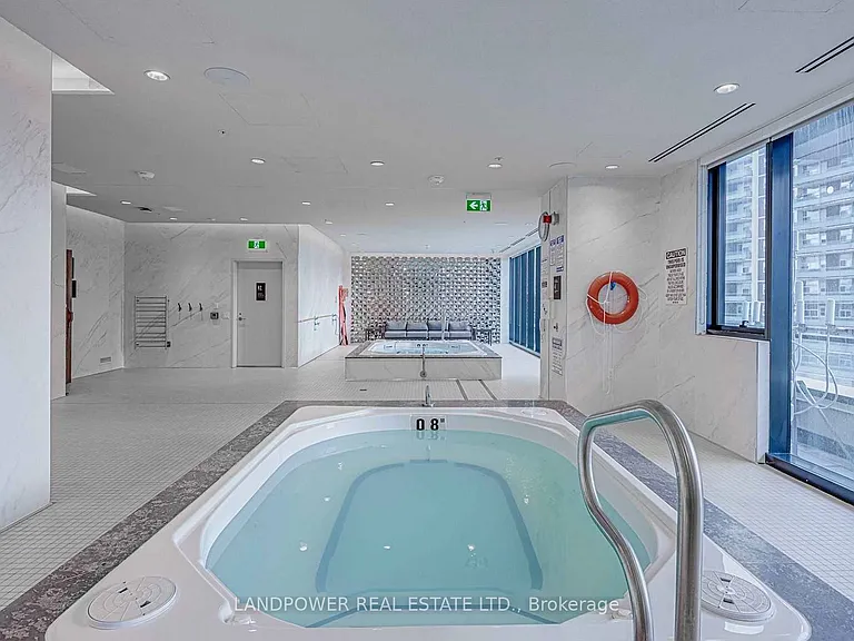 585 Bloor St E #415 — Photo 14