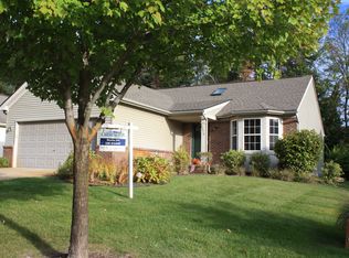 2570 Signature Cir, Pinckney, MI 48169