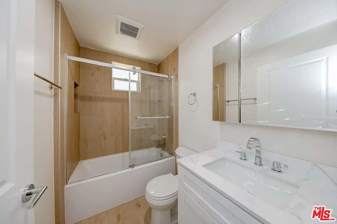2 bed, 2.0 bath, 762 sqft, $2,300 — Photo 4