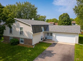 42 Duxbury Ln, Cary, IL 60013