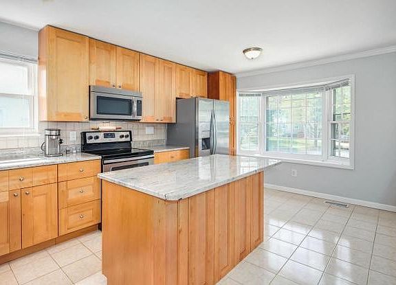 4th image of 186 Hardy Pl