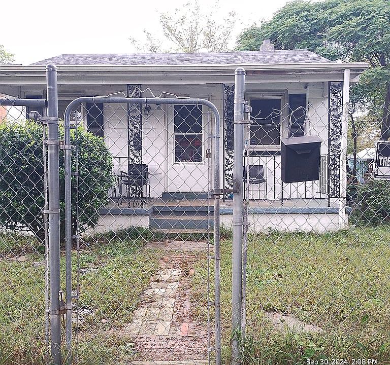 1st image of 1810 N 22nd St