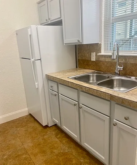 1131 Kings Hwy #1 — Photo 5