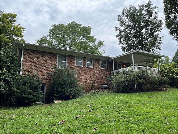 5th image of 293 Forest Knoll Dr
