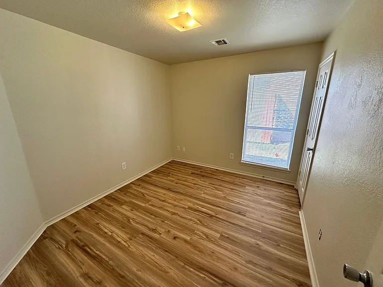 3201 Conestoga Dr — Photo 10