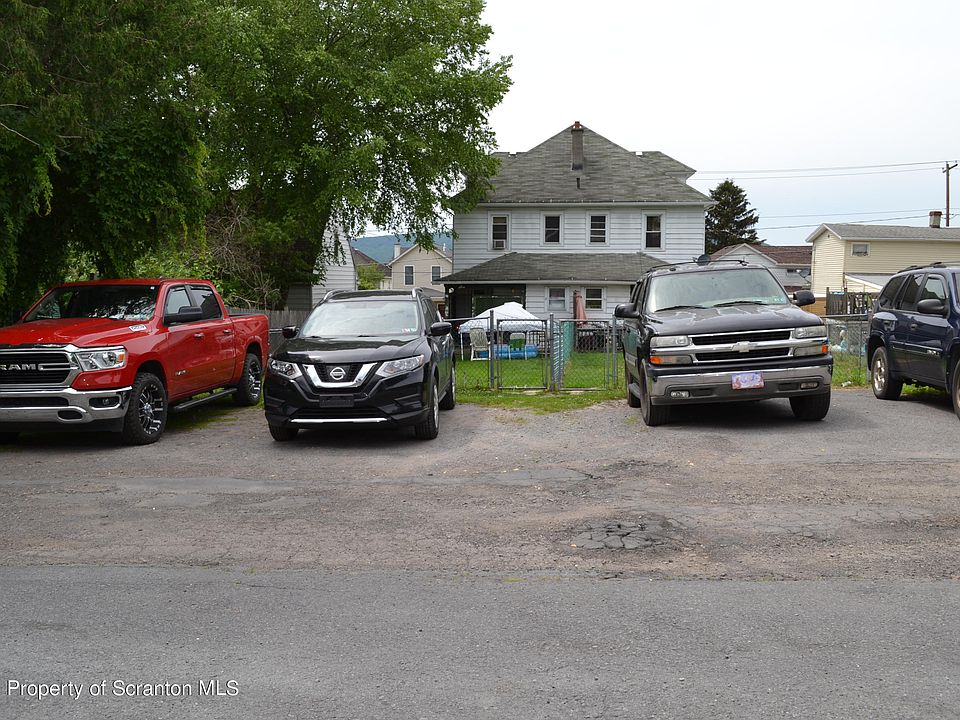 2nd image of 109 Searle St