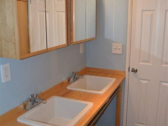 5th image of 801 Holly Dr