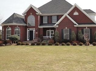 25 Norwood Ln, Orchard Park, NY 14127