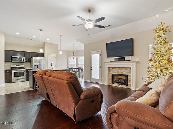 5th image of 3109 Bramblewood Dr S