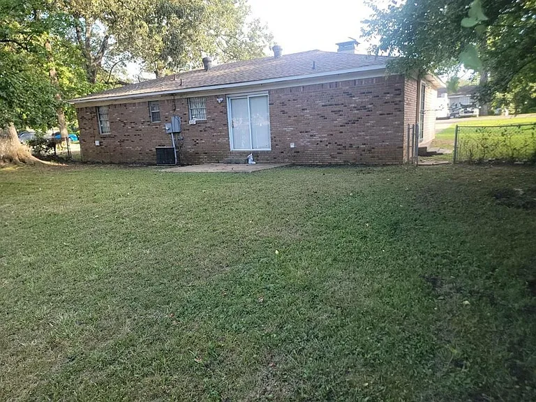 1115 Ray Rd — Photo 3
