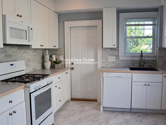 3rd image of 15 Revere Pl