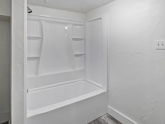 4th image of 265 W Shirley St