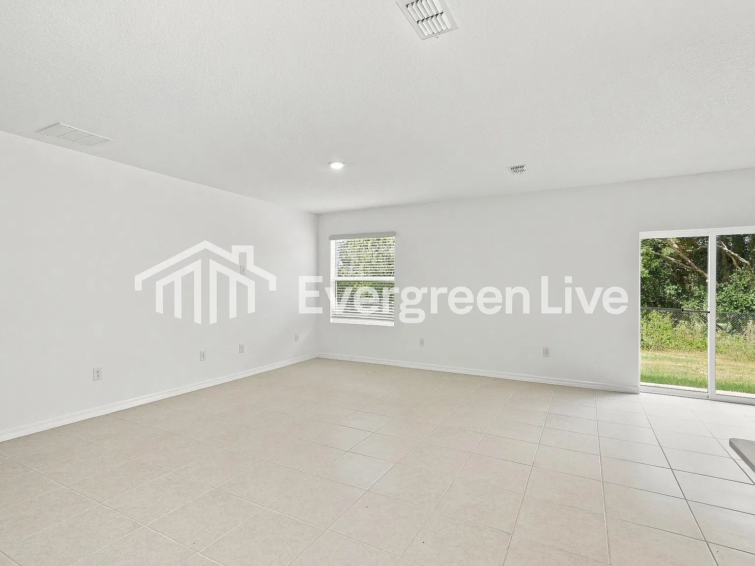 6 bed, 3.0 bath, 3041 sqft, $2,745 — Photo 3