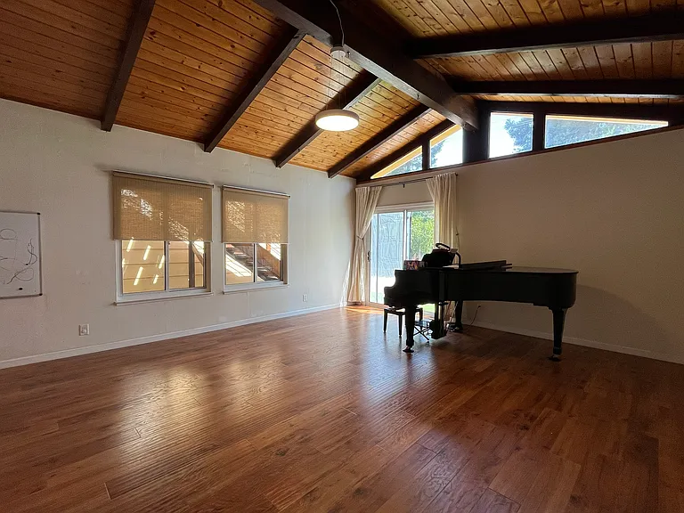 2090 Morrill Ave — Photo 9