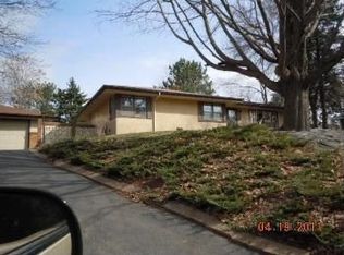 980 Crestview Dr S, Maplewood, MN 55119