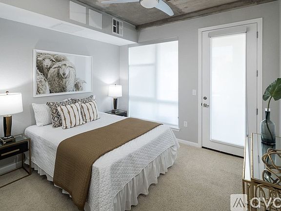 4th image of 2081 California St #501