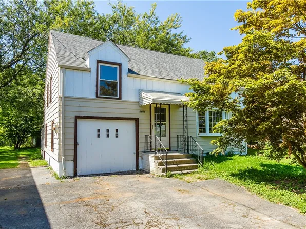 5802 West St, Sanborn, NY 14132