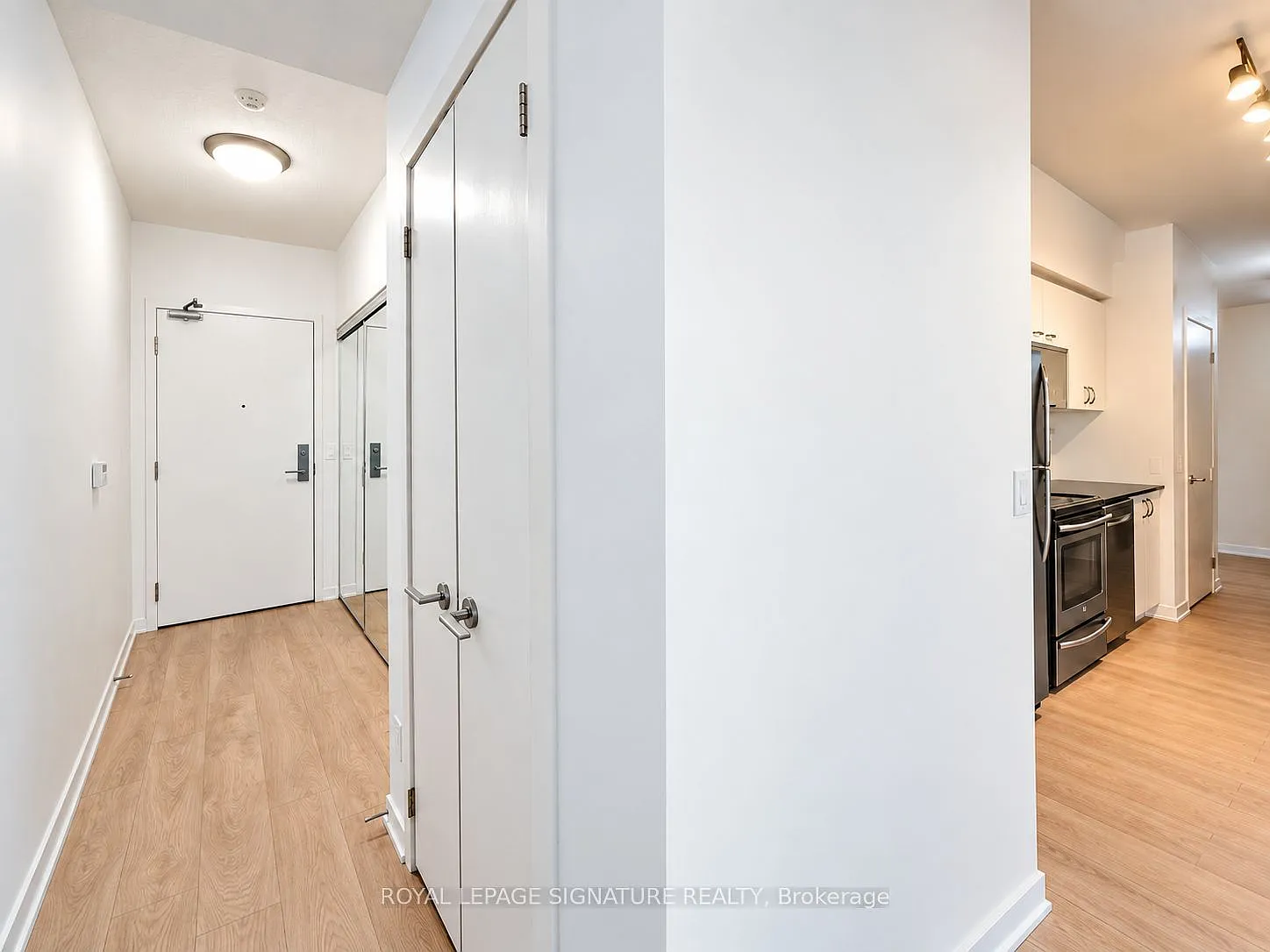 Bliss Condos — Photo 4