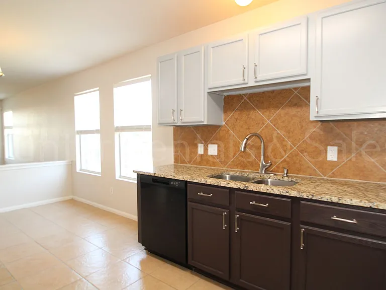 6712 Taree Loop — Photo 9