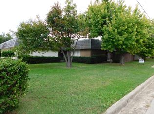 1613 Wilson Rd, Fort Worth, TX 76112