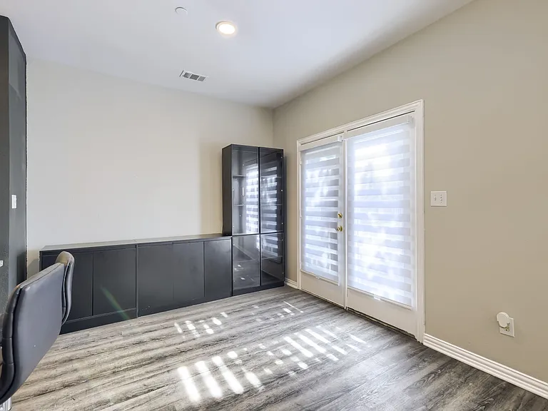 9809 Cambria Ct — Photo 18