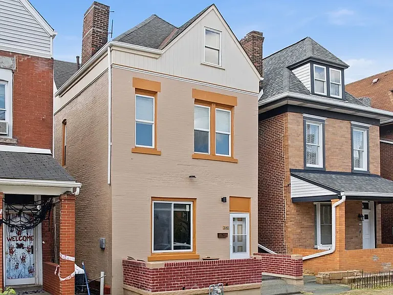 340 Ophelia St — Photo 1