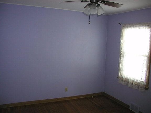 5th image of 12204 W Walker St