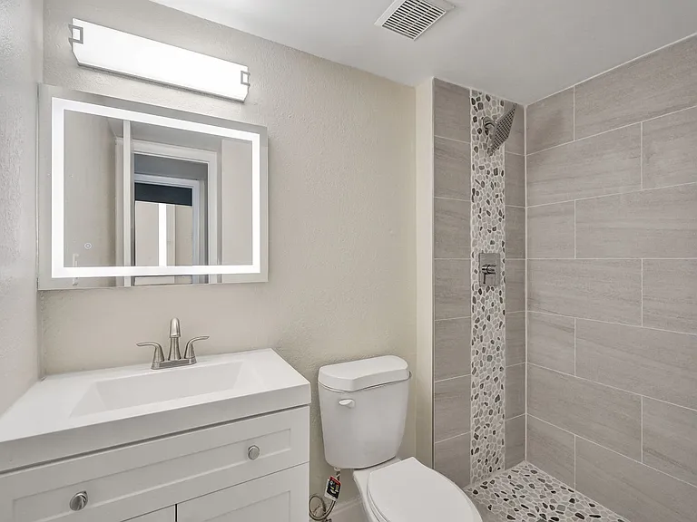 4205 N University Dr #108 — Photo 12