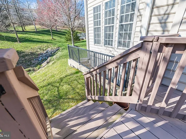 304 Arthur Ct — Photo 29