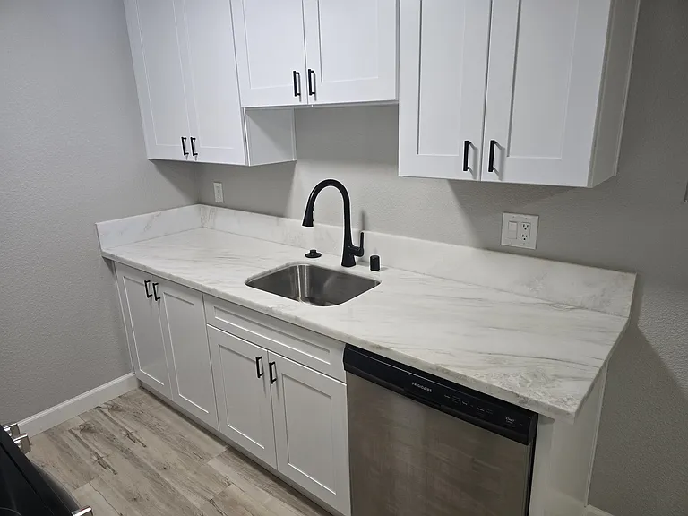 2300 G St — Photo 8