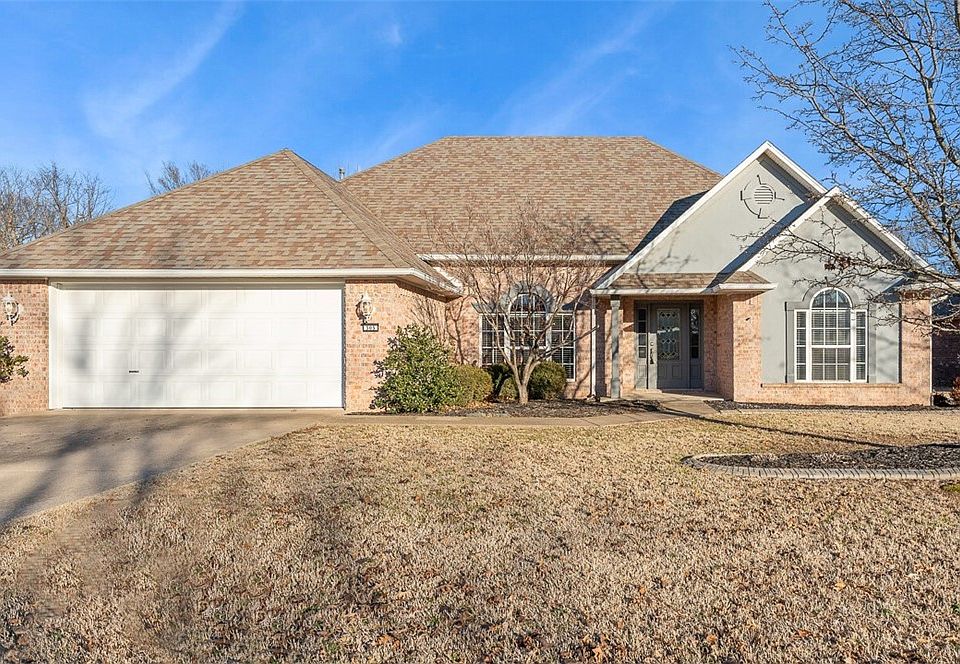 1st image of 305 Bluff Dr