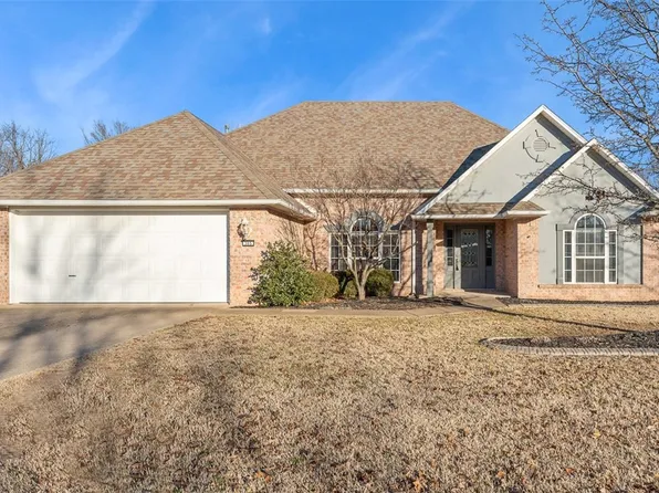 305 Bluff Dr, Lowell, AR 72745