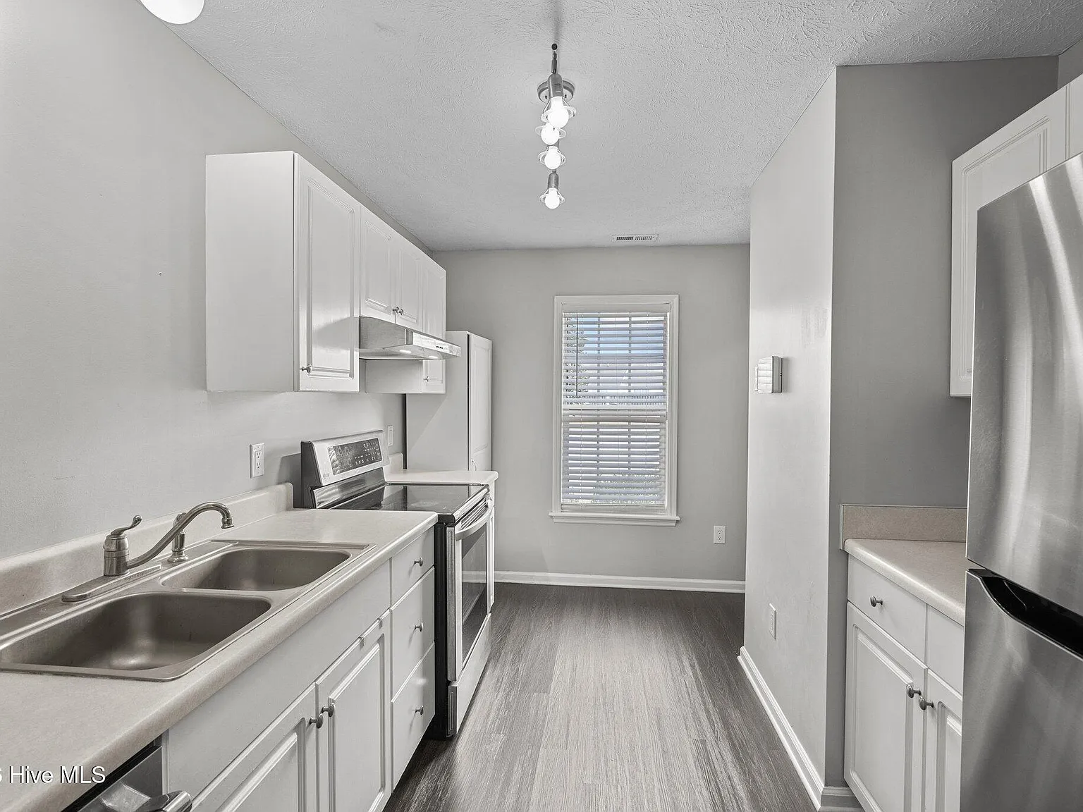 2 bed, 2.0 bath, 1092 sqft, $1,350 — Photo 4