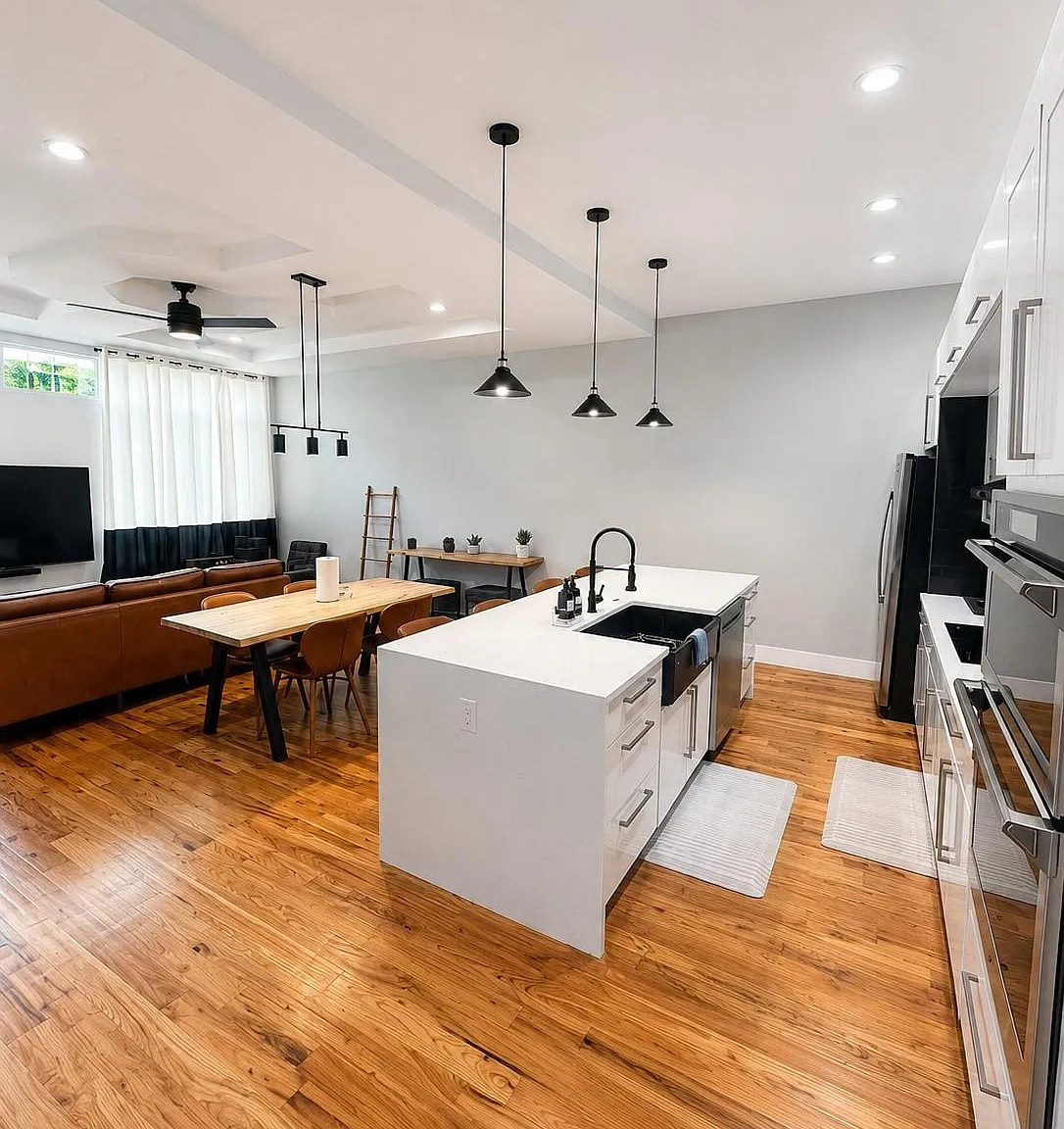 3 bed, 3.5 bath, 2150 sqft, $5,000 — Photo 3