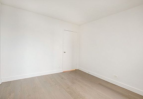 5th image of 300 Mercer St APT 32O