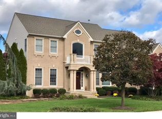 28 Waters Edge Dr, Delran, NJ 08075