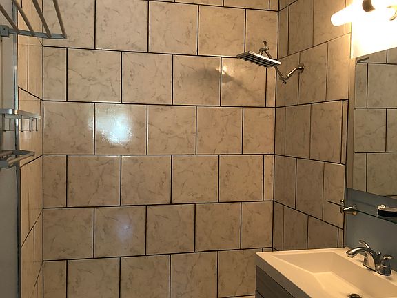 4th image of 1401 Bolan Dr