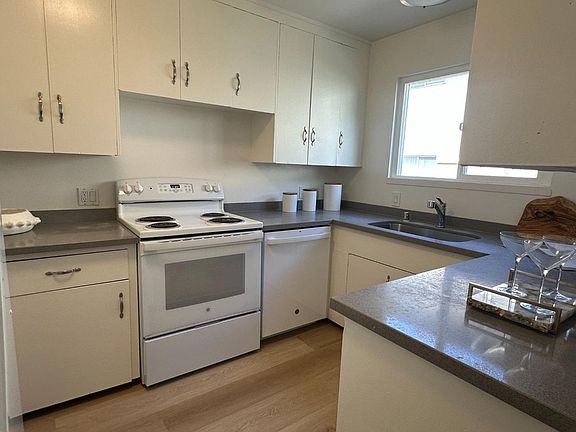 3rd image of 265 Waverley St