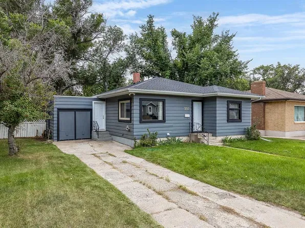 337 N 4th St SW, Medicine Hat, AB T1A 4E7