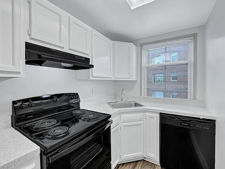 River Hill Apartments — Photo 11