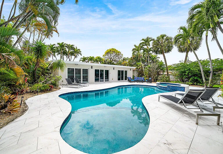 1733 Coral Gardens Dr — Photo 7