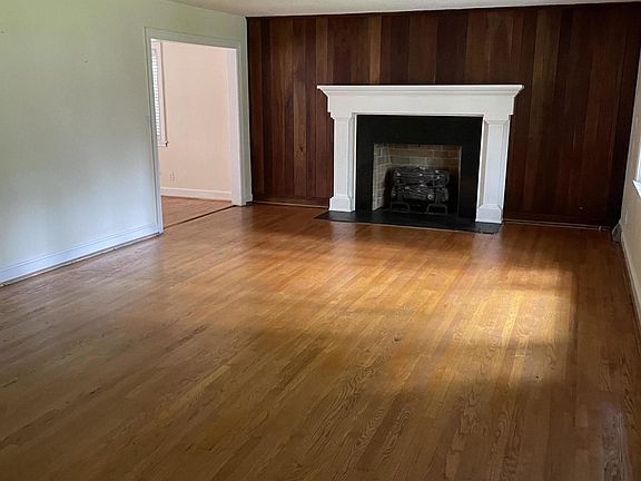 2nd image of 1312 Iris Ave