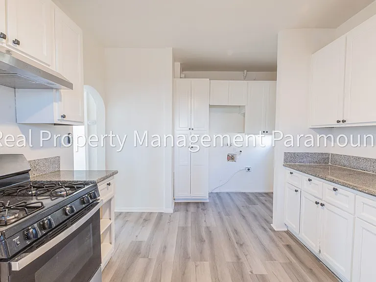 2757 Mansfield Ave — Photo 16